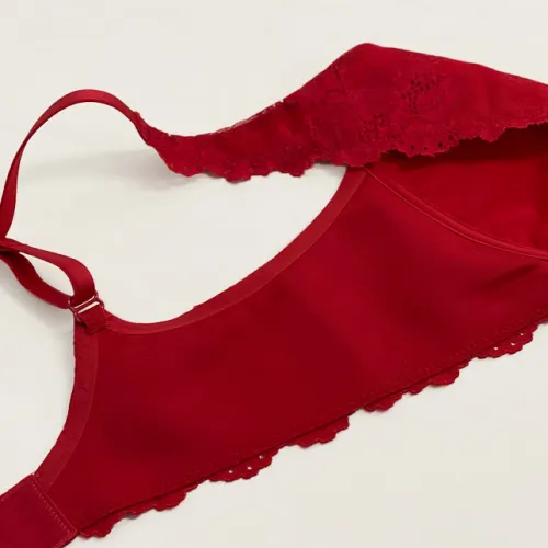 Ein Spitzen-Bralette mit perfektem Halt